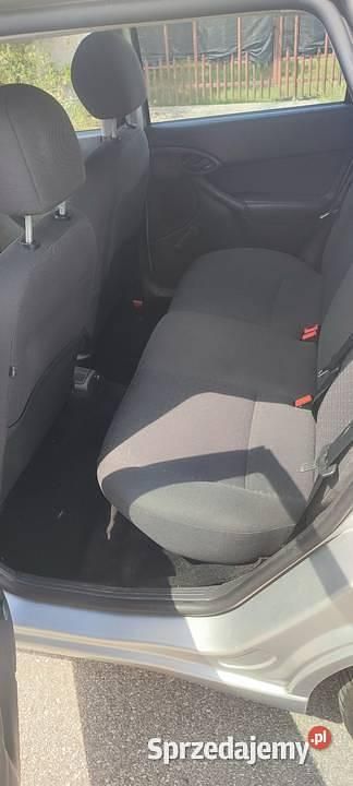 Używany Ford Focus 2005 Srebrny Kombi