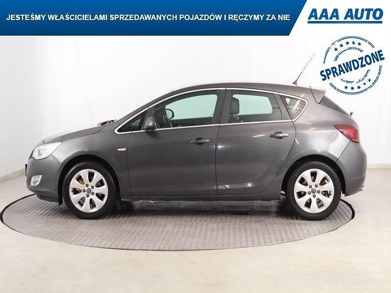 Używany Opel Astra 160 KM (117 kW) 2010 Szary