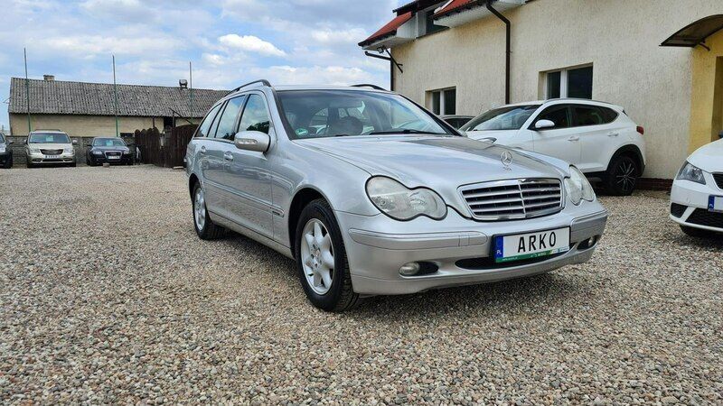 Srebrny Używany 2001 Mercedes C180 Sedan/Limuzyna | 18 900 zł - Obraz 1/4