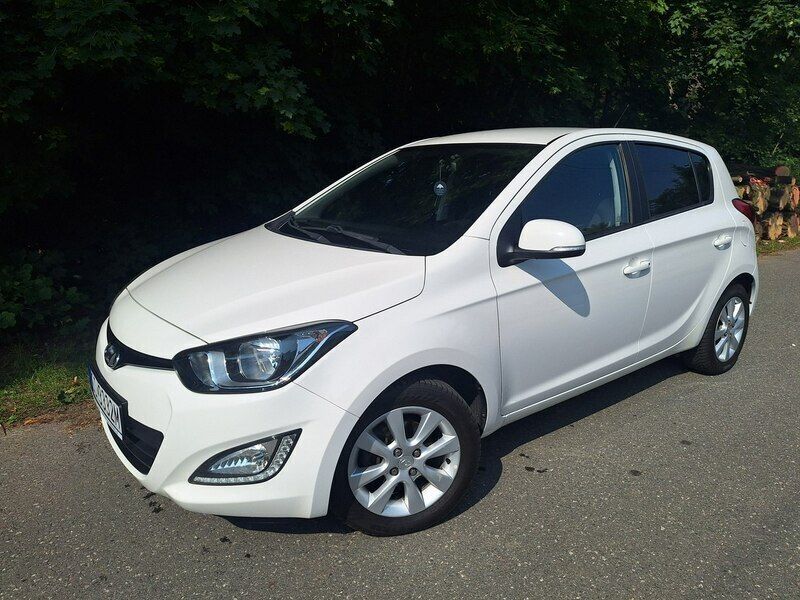 Biały Używany 2013 Hyundai i20 Edition Hatchback | 19 200 zł (Uczciwa cena) - Obraz 1/4