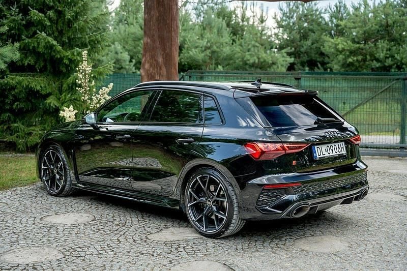 Używany Audi RS3 Sport 400 KM (294 kW) 2023 Czarny (metalik) Sedan/Limuzyna