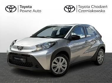 Srebrny (metalik) Używany 2023 Toyota Aygo Comfort Hatchback | 57 900 zł (Uczciwa cena) - Obraz 1/4