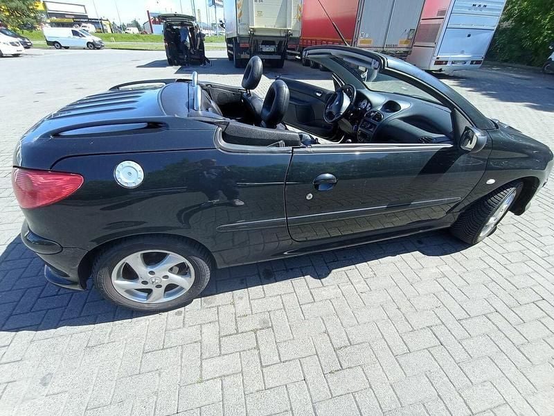 Używany Peugeot 206 CC 2003 Czarny Kabriolet
