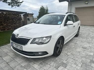 Biały Używany 2013 Skoda Superb Kombi | 28 000 zł (Super Cena) - Obraz 1/4