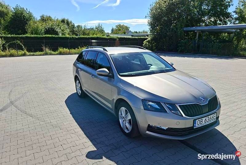 Beżowy Używany 2018 Skoda Octavia Kombi | 45 500 zł (Uczciwa cena) - Obraz 1/4