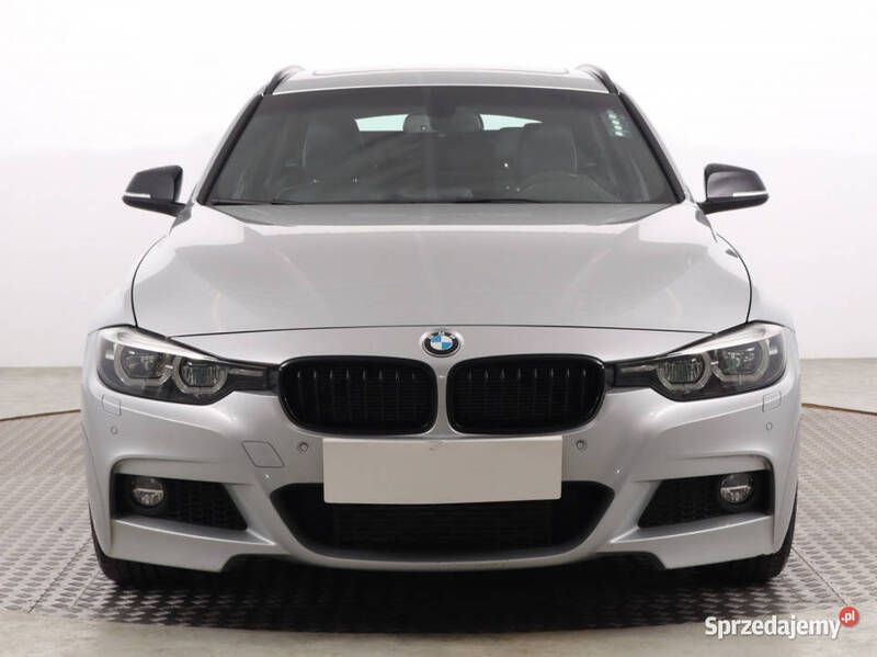 Srebrny Używany 2017 BMW 318 Kombi | 71 499 zł (Drogi) - Obraz 1/4
