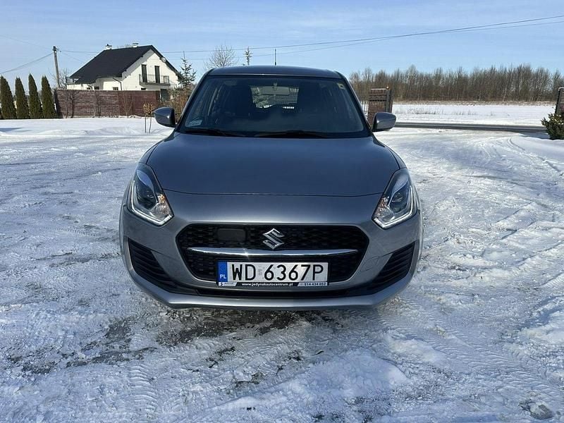 Używany Suzuki Swift 83 KM (61 kW) 2021 Srebrny Hatchback