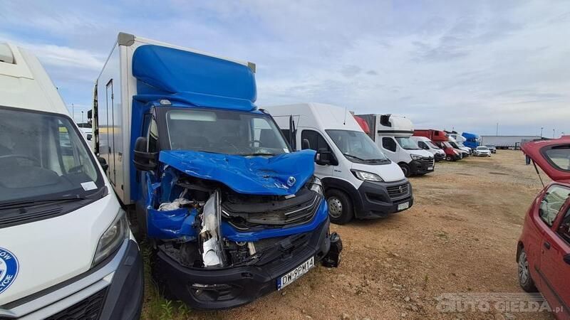 Niebieski Używany 2022 Iveco Daily | 68 634 zł - Obraz 1/4