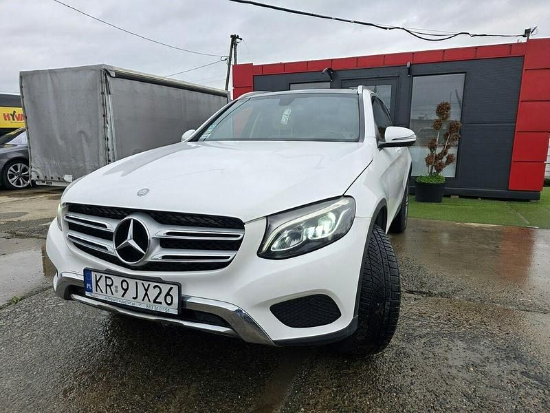 Biały (metalik) Używany 2018 Mercedes GLC250 SUV | 89 900 zł - Obraz 1/4