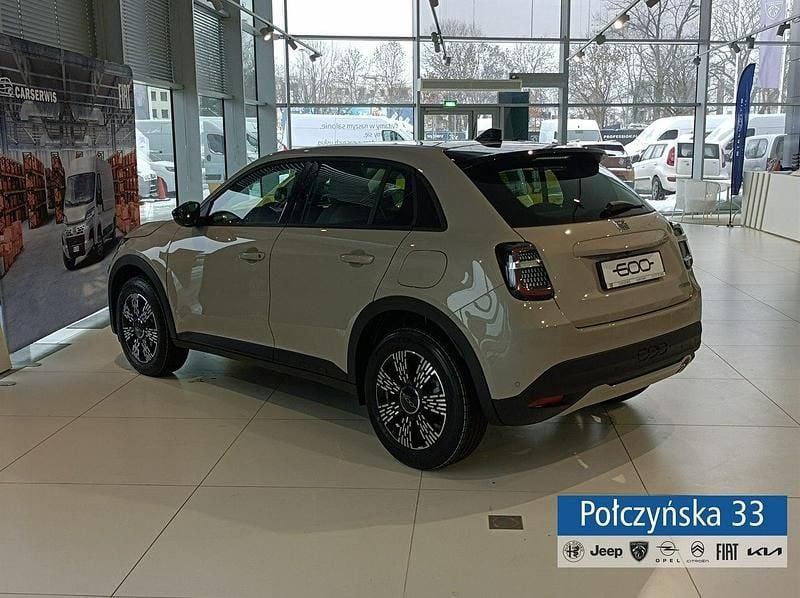 Nowe Fiat 600 110 KM (80 kW) 2025 Beżowy (metalik) SUV