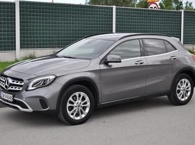 Biały Używany 2019 Mercedes 180 Sedan/Limuzyna | 95 900 zł - Obraz 1/4