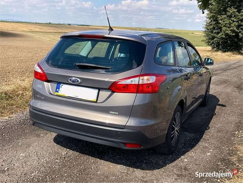 Używany Ford Focus 2014 Brązowy Kombi