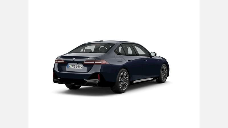 Czarny carbon m metalizowany Używany 2024 BMW 520 Comfort Edition Sedan/Limuzyna | 249 900 zł (Dobra cena) - Obraz 1/2