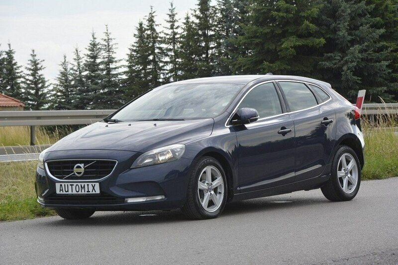 Używany Volvo V40 115 KM (84 kW) 2014 Granatowy Kombi