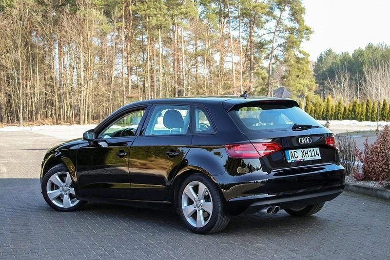 Używany Audi A3 Sportback 122 KM (89 kW) 2013 Czarny (metalik, perła) Hatchback