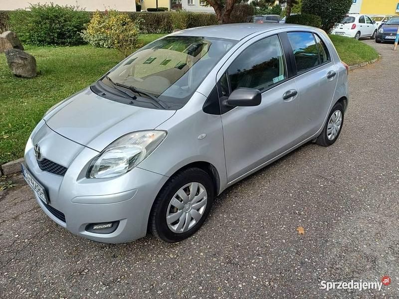 Srebrny Używany 2009 Toyota Yaris Hatchback | 9900 zł (Uczciwa cena) - Obraz 1/4