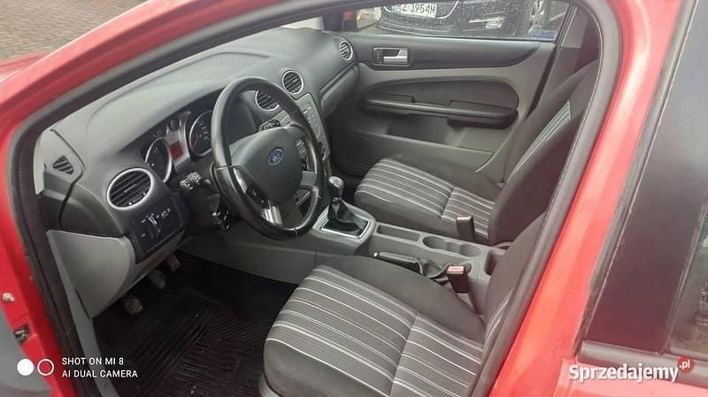 Używany Ford Focus 125 KM (91 kW) 2009 Czerwony Sedan/Limuzyna