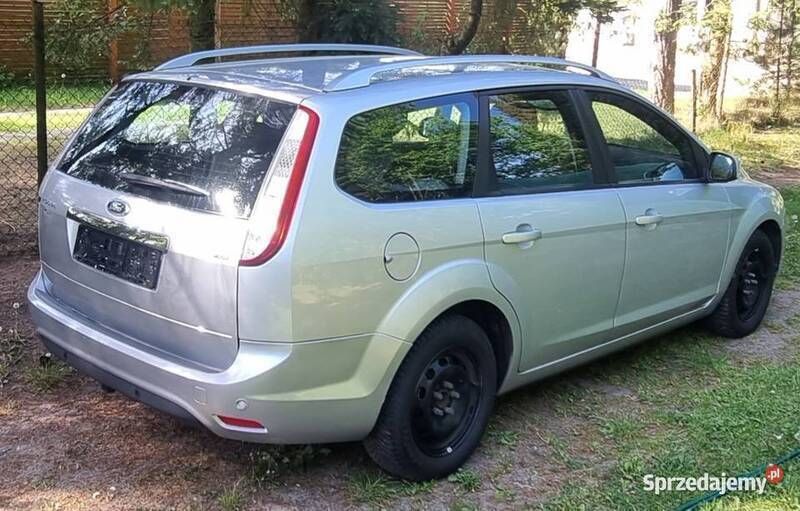 Używany Ford Focus Titanium 2009 Srebrny Sedan/Limuzyna