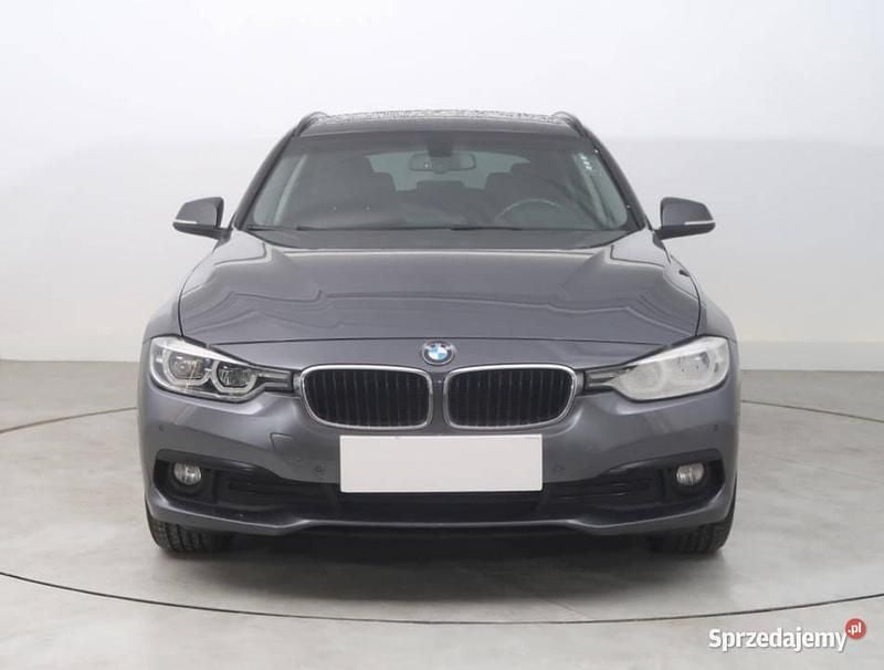 Szary Używany 2016 BMW 318 Kombi | 47 999 zł (Dobra cena) - Obraz 1/4