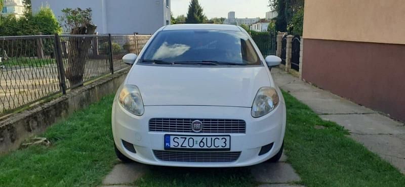 Biały Używany 2009 Fiat Grande Punto Hatchback | 8950 zł (Dość drogi) - Obraz 1/4