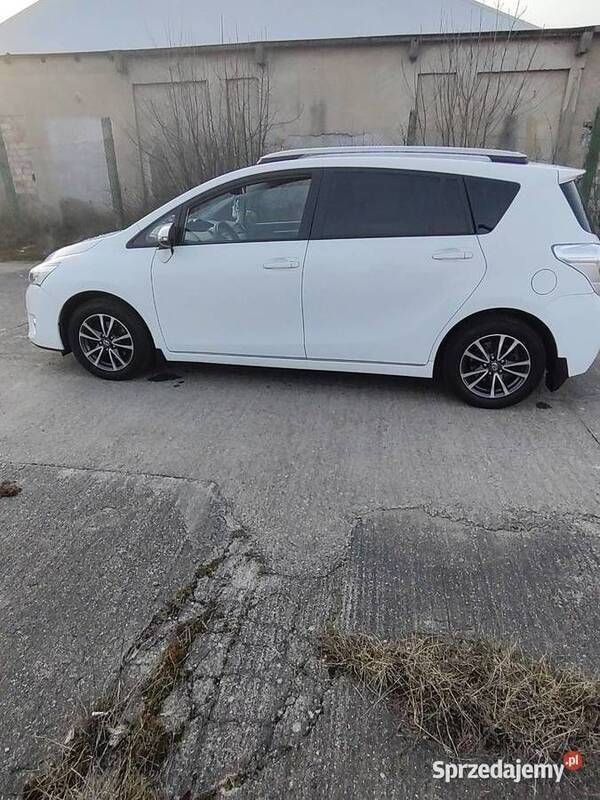 Używany 2015 Toyota Verso Minivan | 56 500 zł - Obraz 1/4