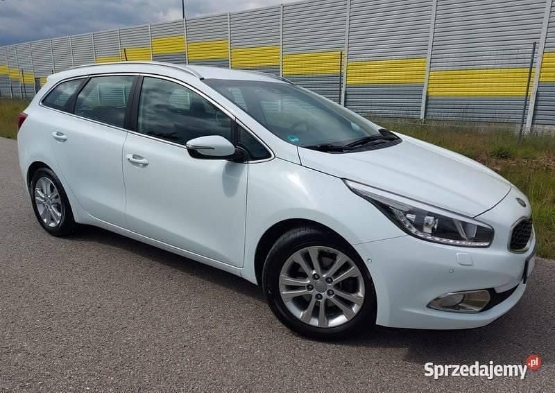 Biały Używany 2013 Kia Ceed Kombi | 32 900 zł (Uczciwa cena) - Obraz 1/4