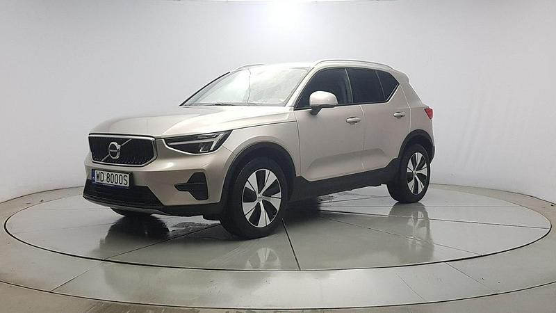 Używany Volvo XC40 Core 163 KM (119 kW) 2022 Złoty SUV