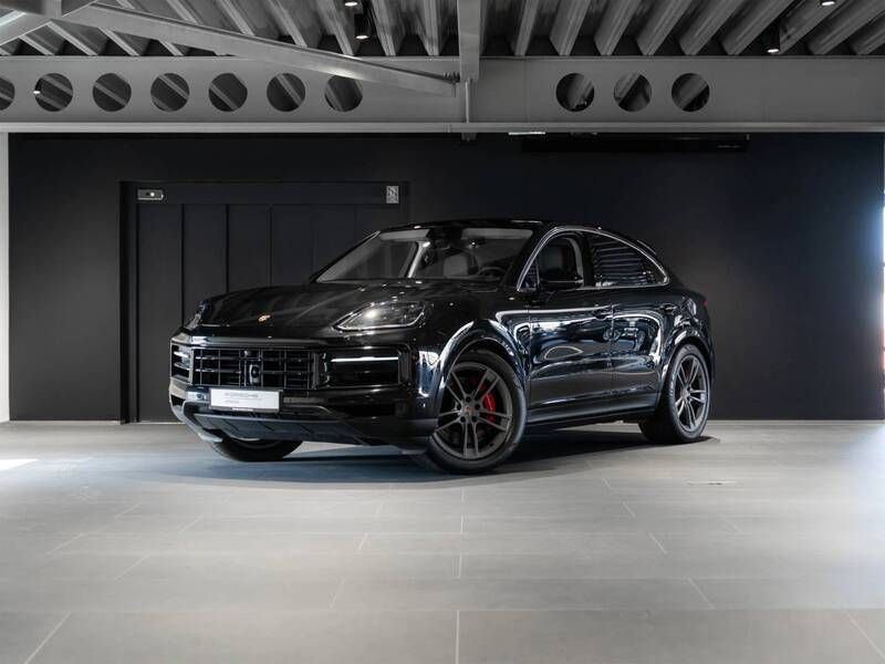 Chromite black metallic Używany 2023 Porsche Cayenne S SUV | 598 900 zł - Obraz 1/4