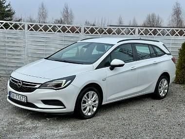 Inny kolor Używany 2016 Opel Astra Kombi | 24 900 zł (Uczciwa cena) - Obraz 1/4