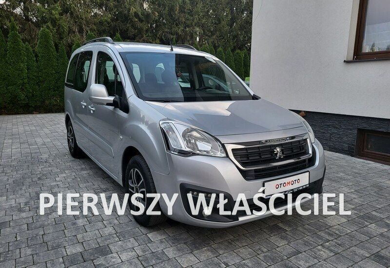 Srebrny Używany 2016 Citroën Berlingo Minivan | 35 900 zł - Obraz 1/4