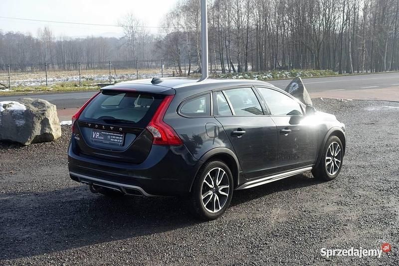 Używany Volvo V60 CC 2017 Grafitowy Kombi