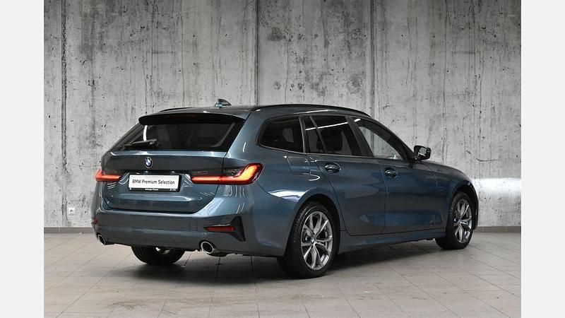 Używany BMW 320 Advantage 190 KM (139 kW) 2020 Blue ridge mountain metallic metalizowany Kombi
