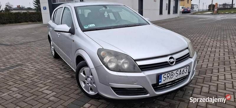 Używany Opel Astra 2004 Srebrny Hatchback