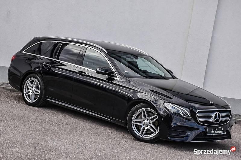 Czarny Używany 2018 Mercedes A220 AMG line Kombi | 94 899 zł (Drogi) - Obraz 1/4