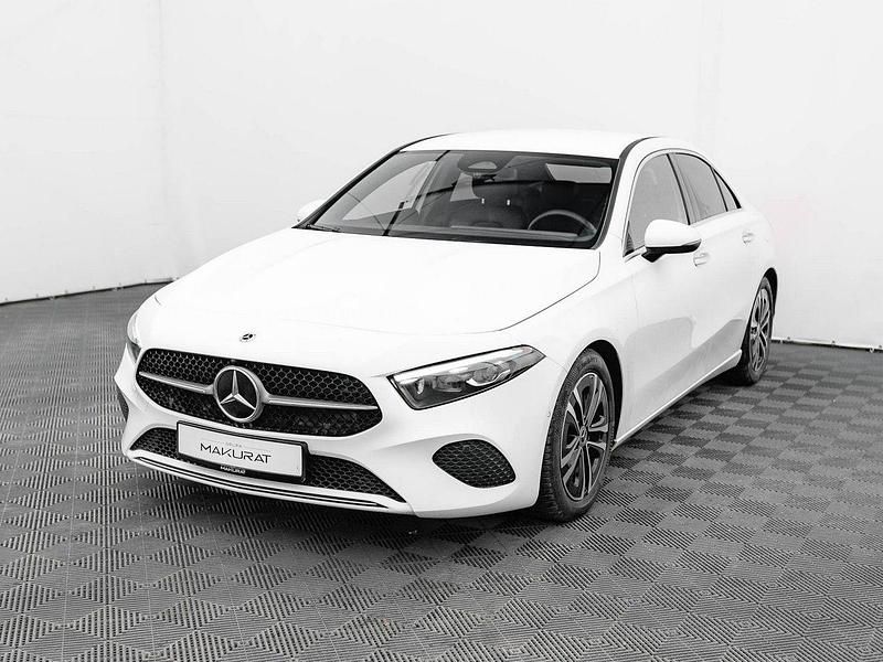 Używany Mercedes A200 150 KM (110 kW) 2023 Biały (metalik) Sedan/Limuzyna