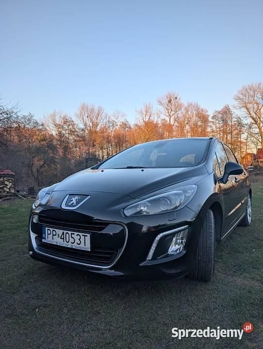 Czarny Używany 2011 Peugeot 308 Allure Hatchback | 14 900 zł (Uczciwa cena) - Obraz 1/4