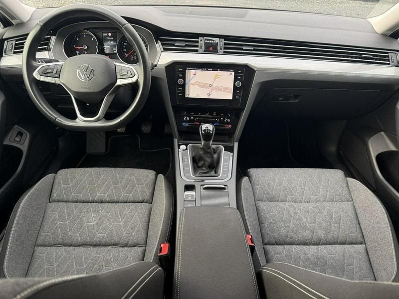 Używany VW Passat 150 KM (110 kW) 2023 Czarny (metalik) Kombi