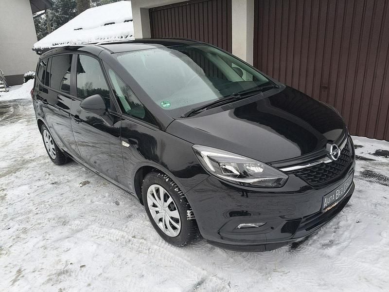 Używany Opel Zafira Edition 140 KM (102 kW) 2017 Srebrny (metalik) Minivan