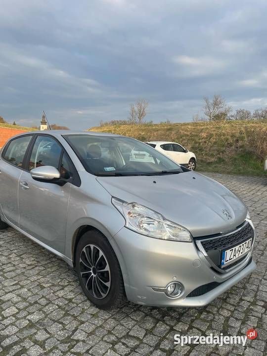 Srebrny Używany 2012 Peugeot 208 Hatchback | 19 600 zł (Uczciwa cena) - Obraz 1/4