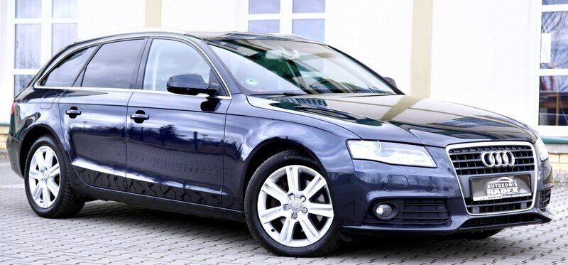 Używany Audi A4 140 KM (102 kW) 2011 Niebieski ciemny (metalik, perła) Sedan/Limuzyna