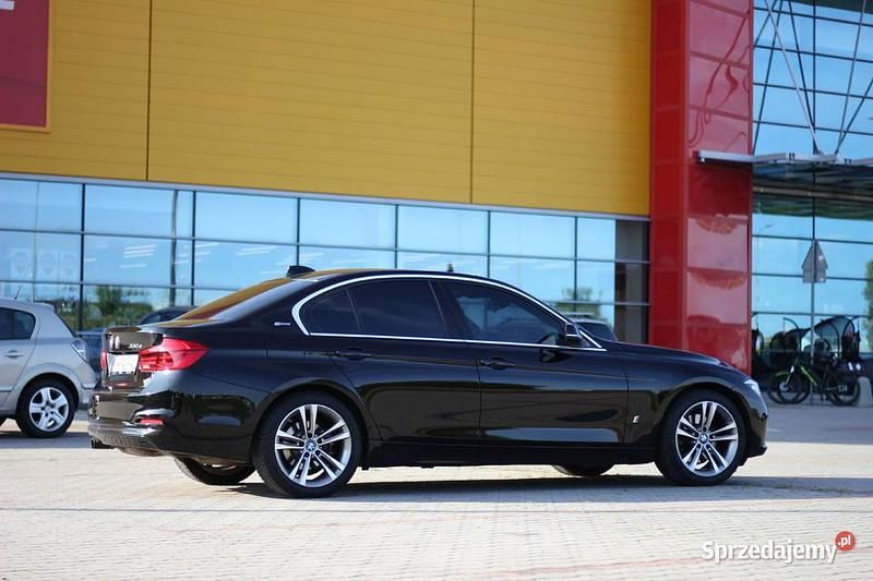 Używany BMW 330e Sport Line 2018 Czarny Sedan/Limuzyna