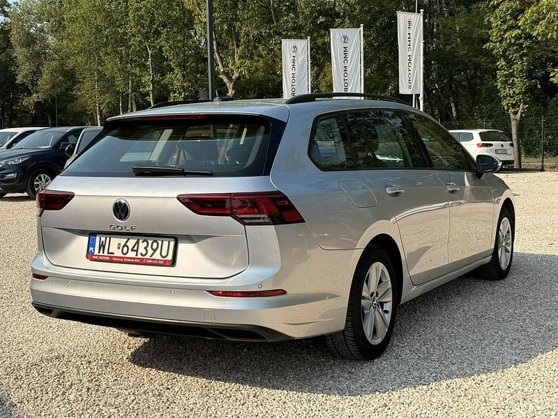 Używany VW Golf VIII 130 KM (95 kW) 2021 Srebrny (metalik) Kombi
