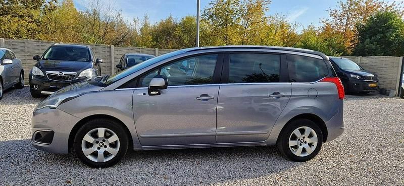 Używany Peugeot 5008 Style 116 KM (85 kW) 2015 Szary (metalik) Minivan