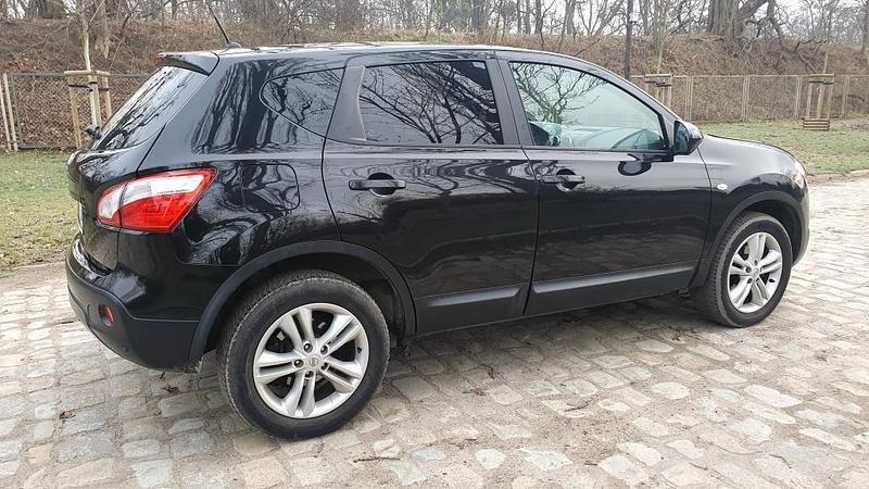 Używany Nissan Qashqai 2013 Czarny metalik SUV