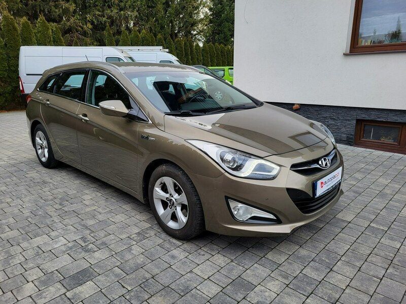 Używany Hyundai i40 116 KM (85 kW) 2013 Złoty (metalik, perła) Kombi