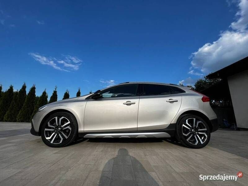 Używany 2016 Volvo V40 Kombi | 75 000 zł - Obraz 1/4