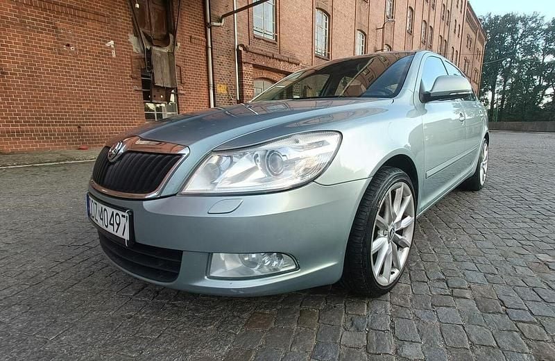 Używany Skoda Octavia 105 KM (77 kW) 2010 Niebieski Hatchback