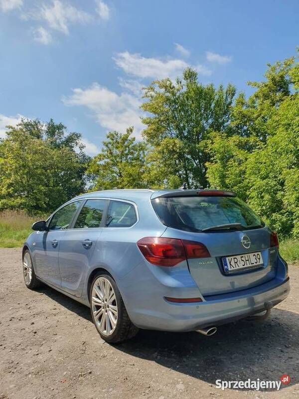 Używany Opel Astra 140 KM (102 kW) 2010 Niebieski Kombi