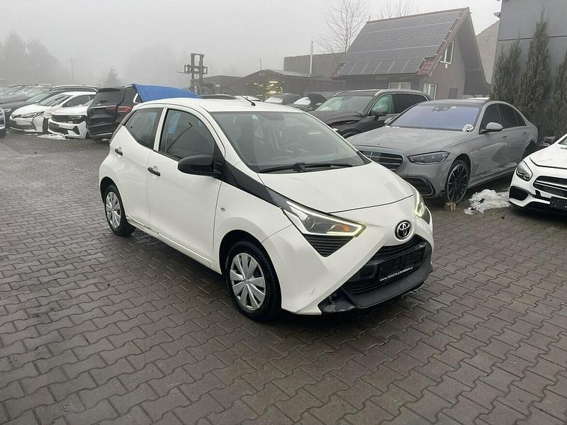 Używany Toyota Aygo 72 KM (52 kW) 2021 Biały Hatchback