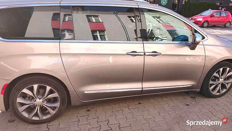 Używany Chrysler Pacifica 2018 Złoty Minivan